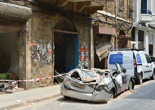 Inspección de los daños causados por la explosión de nitrato de amonio cerca del puerto de Beirut Al menos 160 muertos y unas 300.000 personas obligadas a abandonar sus hogares.   