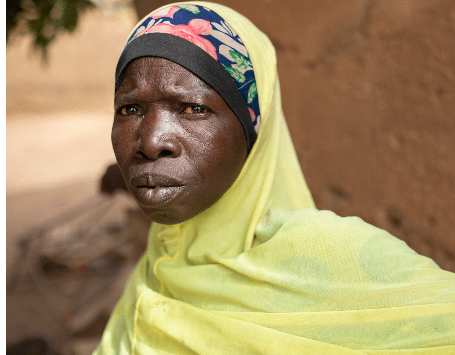 Togo Awa (45) y su familia huyeron de su pueblo natal debido a la violencia y la inseguridad y ahora se refugian en casa de Paré Karidja (no en la foto) en Nouna, Burkina Faso Debido a que no pueden cultivar en la extensión que solían hacerlo, la familia se enfrenta cada día al hambre y a la escasez de alimentos Crisis Sahel 2021; Provincia de Kossi, Burkina Faso 18 de febrero de 2021 Foto de Jake Lyell  