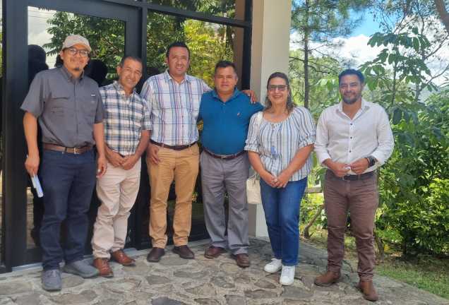 Strengthening coffee farmers in Honduras: New partnerships with Molina de Honduras and COMSA