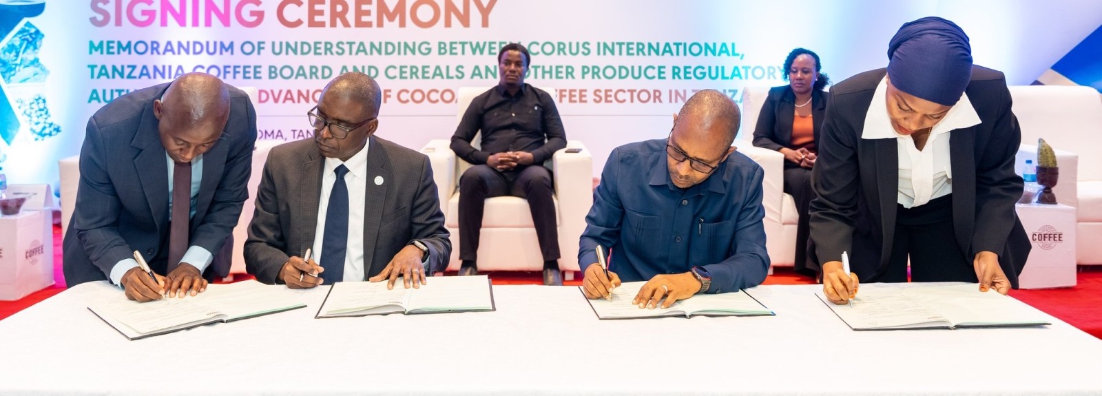 Corus International firma memorandos de entendimiento con el Gobierno de Tanzania para impulsar los sectores del café y el cacao