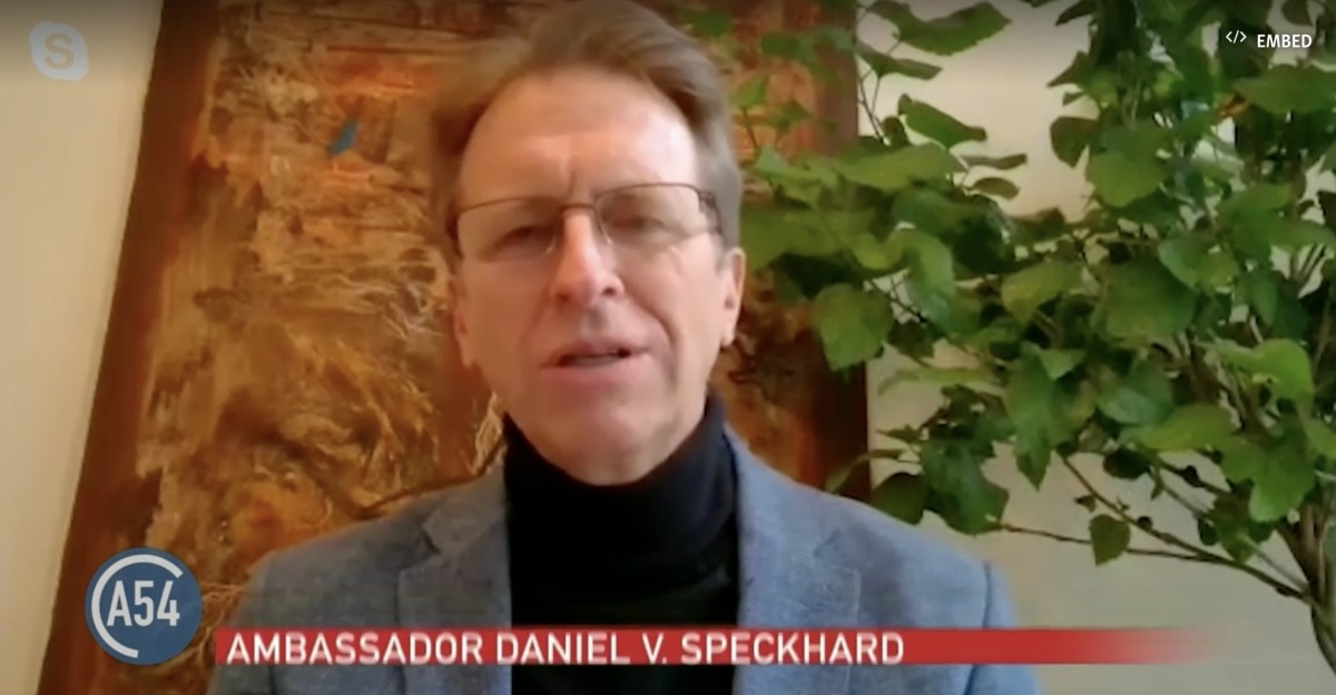 Speckhard en la VOA: Impulsar el impacto sostenible con asociaciones locales en África