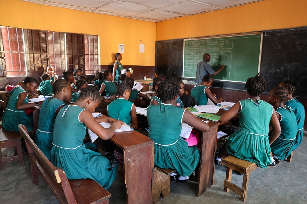 "Wi DE YA: A Game Changer in Sierra Leone's Educational Transformation", Ministro de Educación