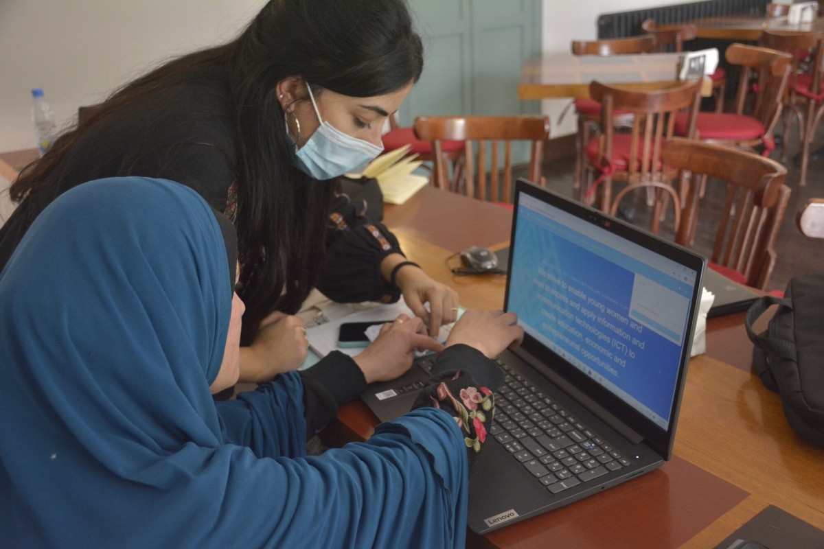 Lutheran World Relief staff member supports a Lebanese woman entrepreneur access online business courses