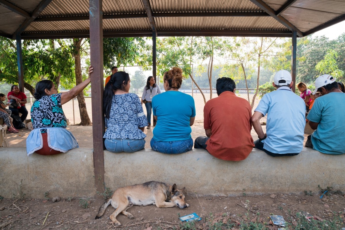 Community members meet with Lutheran World Relief staff regarding potential natural disaster risks in their community of El Pozón, Usulután, El Salvador.