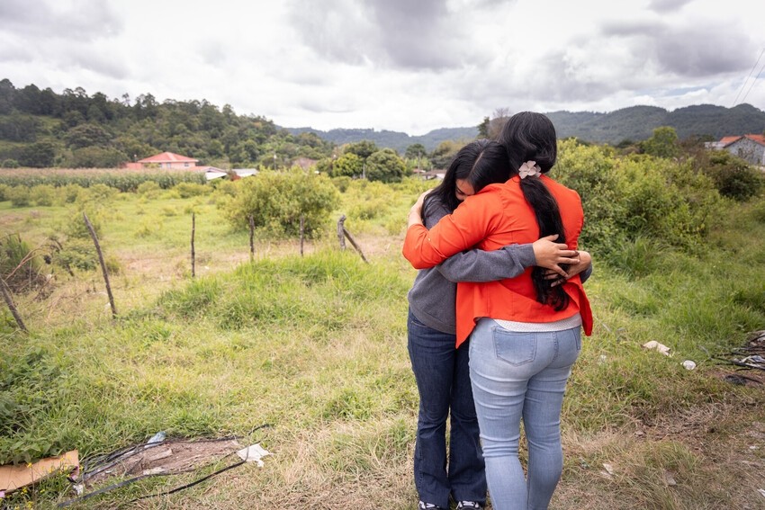 Dayana embraces her mom.