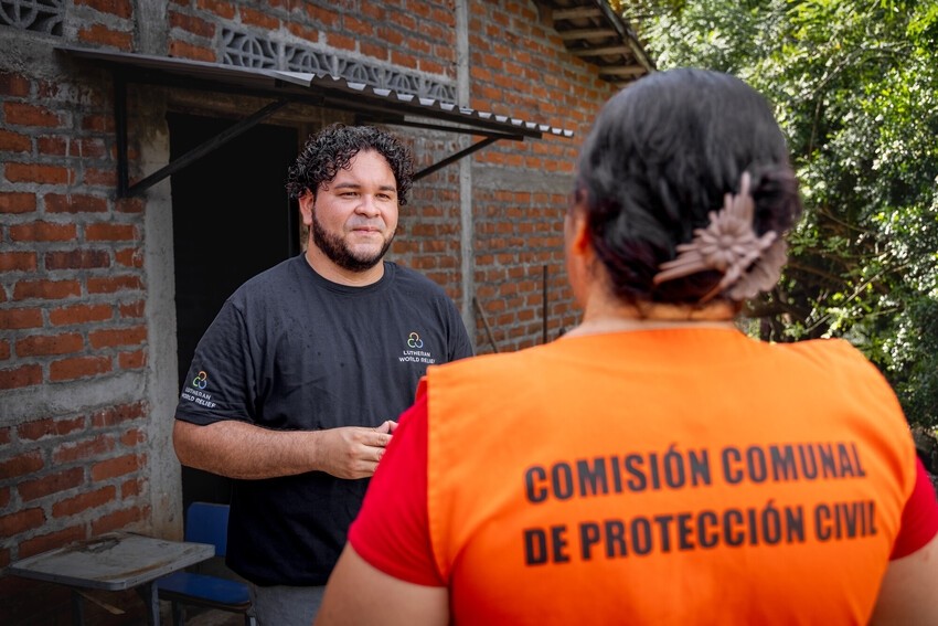 Marta speaks with Allan Herrera González, SOS Project Technician.
