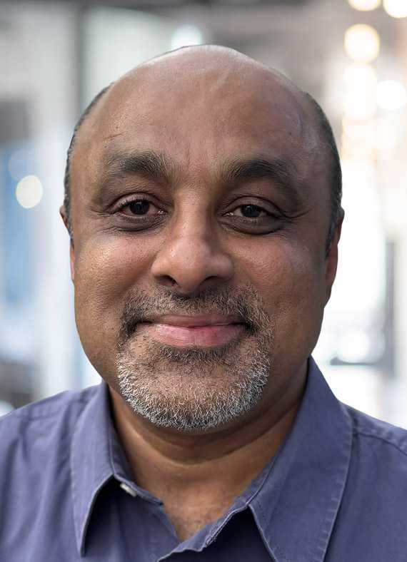 Dennis Cherian - Directeur général des services techniques et responsable mondial du secteur Santé chez Corus International