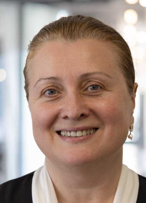 Lali Chania  - Directrice générale pour l'Europe, le Moyen-Orient et l'Asie (EMEA) chez Corus International